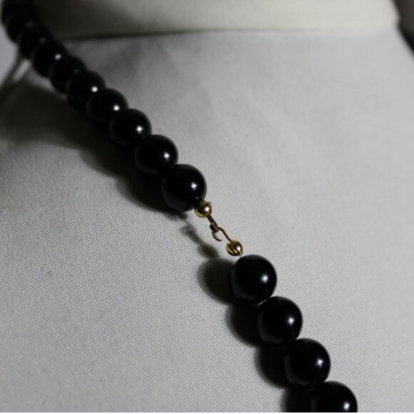 Vintage Bakelite Black & Red Pendant Necklace - Picture 5 of 8